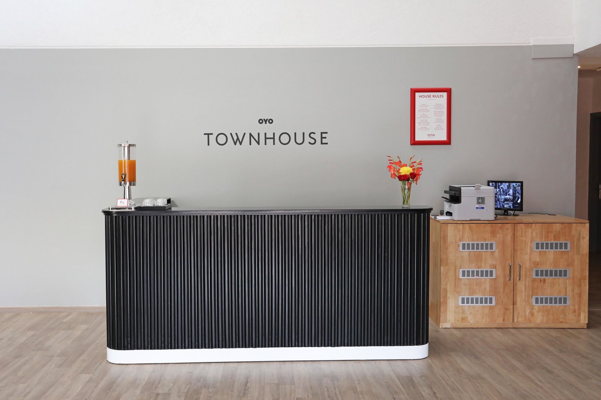 Oyo Townhouse 027 Sector 15 Gurgaon Hotel Exterior photo